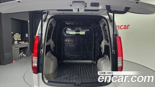 Hyundai Staria 2025 — photo 20