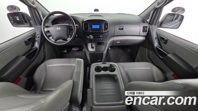 Hyundai Starex 2017 — photo 10
