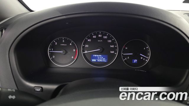 Hyundai Starex 2017 — photo 11
