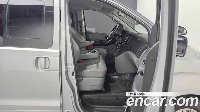 Hyundai Starex 2017 — photo 17