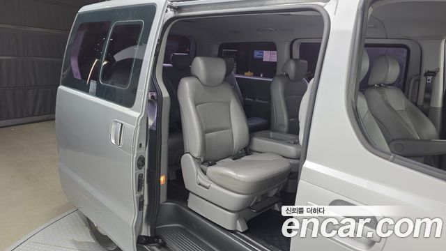 Hyundai Starex 2017 — photo 18