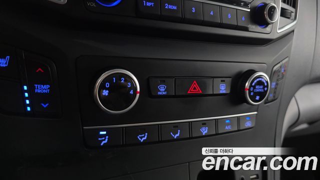 Hyundai Starex 2017 — photo 22