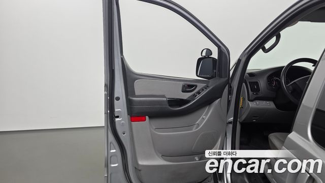 Hyundai Starex 2017 — photo 14