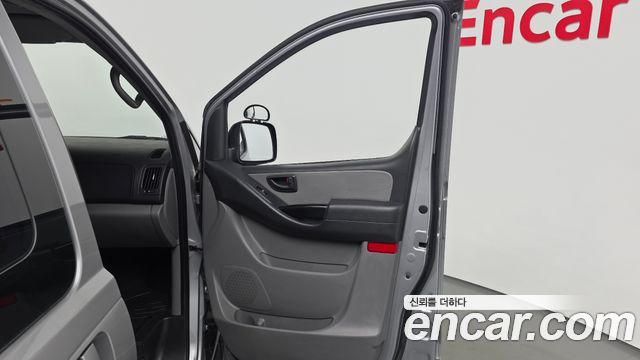 Hyundai Starex 2017 — photo 15