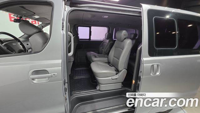 Hyundai Starex 2017 — photo 16