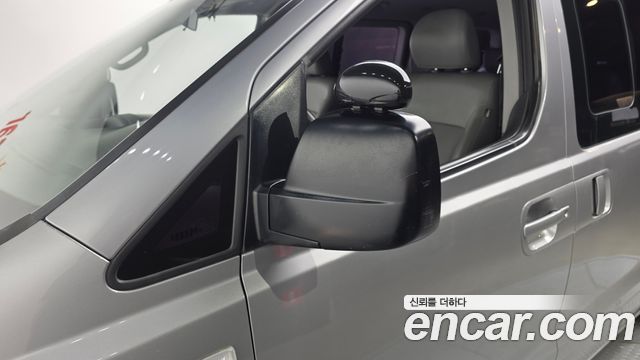 Hyundai Starex 2017 — photo 32