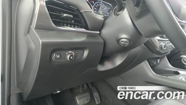 Chevrolet Korea Traverse 2023 — photo 28