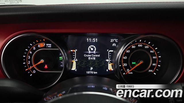 Jeep Wrangler 2023 — photo 11