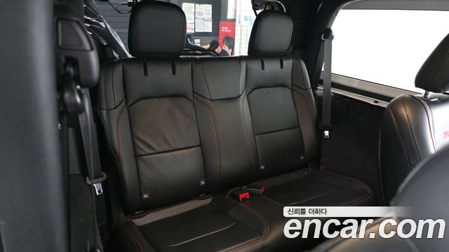 Jeep Wrangler 2023 — photo 17