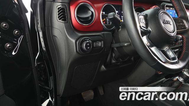 Jeep Wrangler 2023 — photo 18