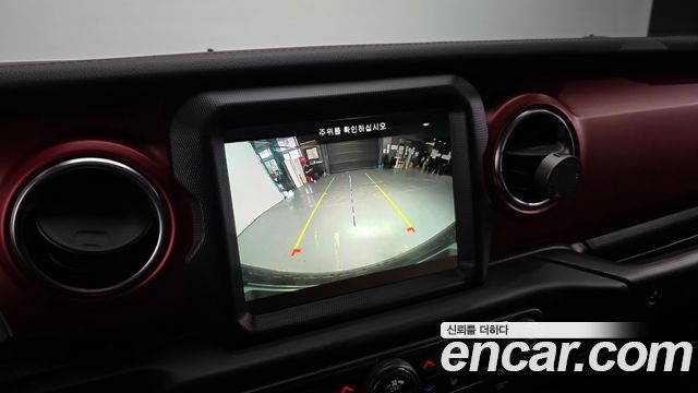 Jeep Wrangler 2023 — photo 21