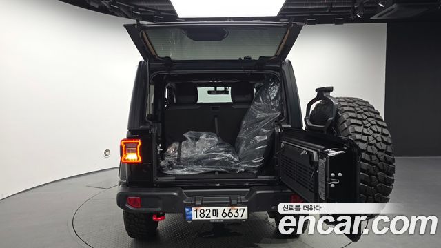 Jeep Wrangler 2023 — photo 26