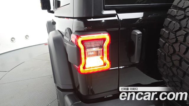 Jeep Wrangler 2023 — photo 9