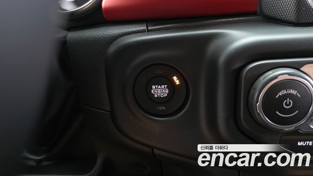 Jeep Wrangler 2023 — photo 27
