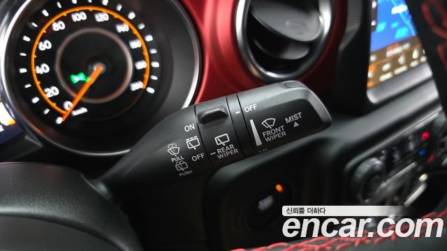 Jeep Wrangler 2023 — photo 28