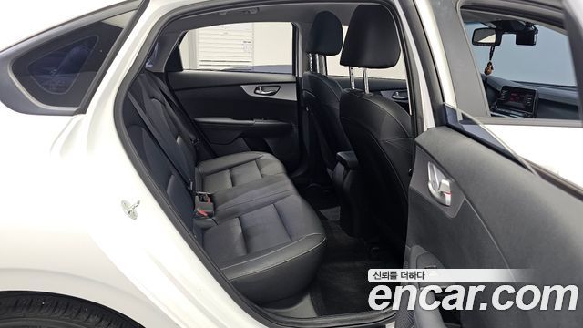 Kia K3 2023 — photo 17