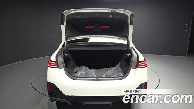 BMW 5-Series 2025 — photo 20