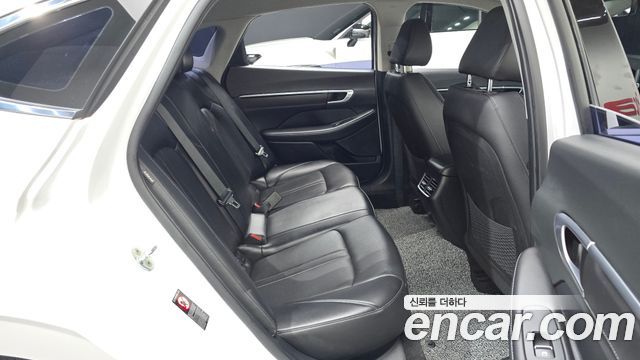 Hyundai Sonata 2022 — photo 17