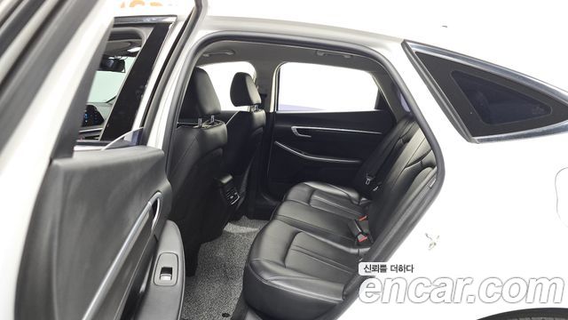 Hyundai Sonata 2022 — photo 18