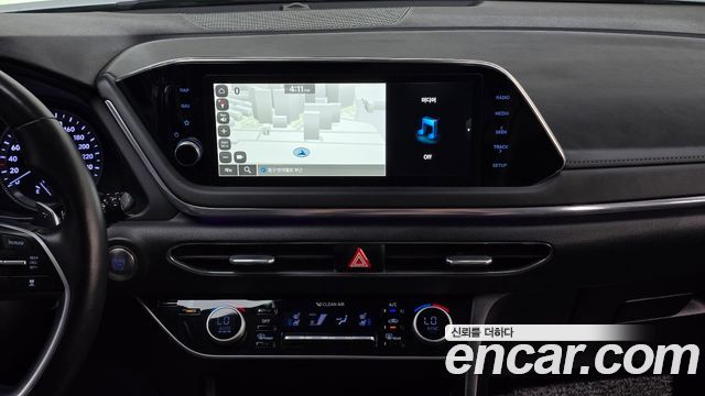 Hyundai Sonata 2022 — photo 25