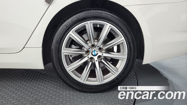BMW 5-Series 2018 — photo 5