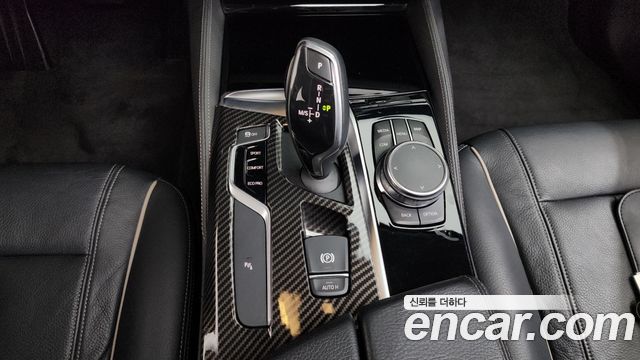 BMW 5-Series 2018 — photo 9