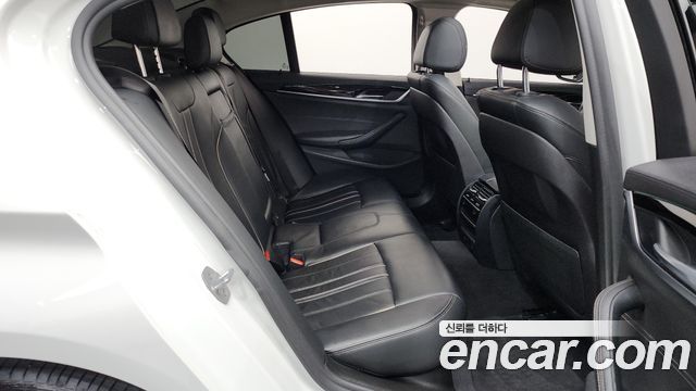 BMW 5-Series 2018 — photo 12