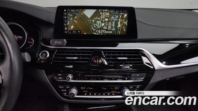 BMW 5-Series 2018 — photo 13