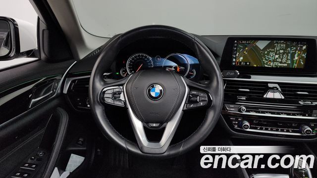 BMW 5-Series 2018 — photo 14