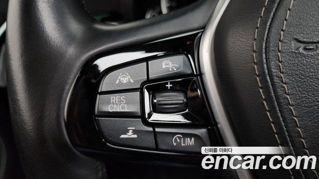 BMW 5-Series 2018 — photo 18