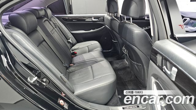 Hyundai Genesis 2013 — photo 17