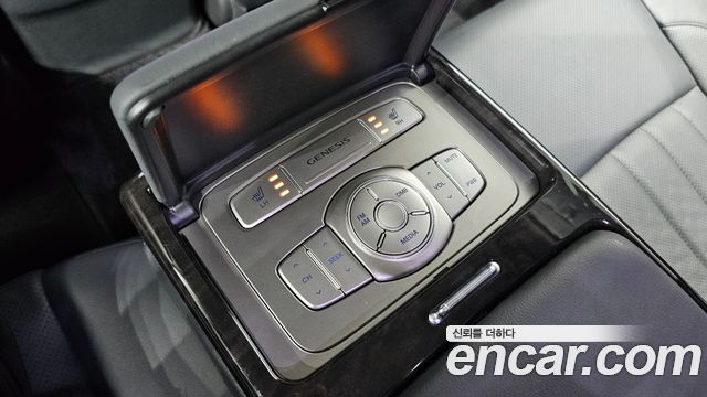 Hyundai Genesis 2013 — photo 22