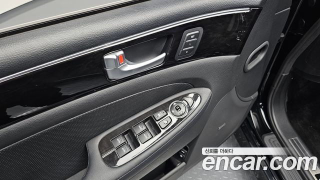Hyundai Genesis 2013 — photo 28