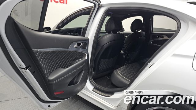Genesis G70 2019 — photo 12