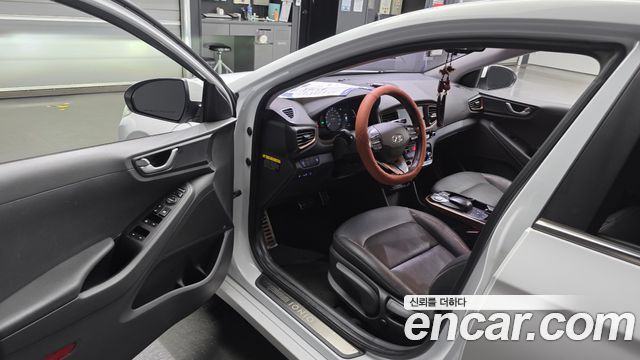 Hyundai Ioniq 2017 — photo 10