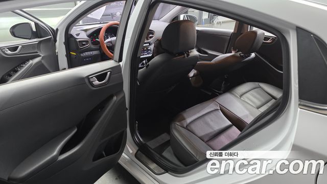 Hyundai Ioniq 2017 — photo 11