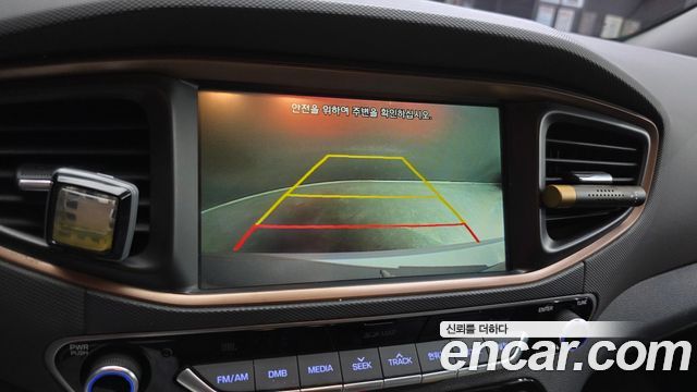 Hyundai Ioniq 2017 — photo 16