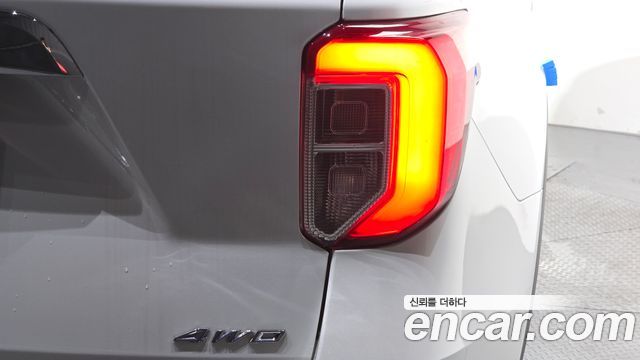 Ford Explorer 2023 — photo 9