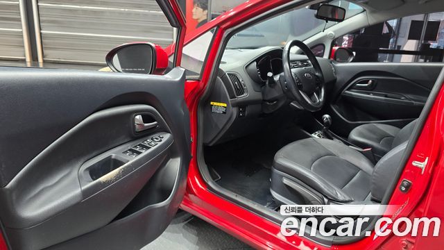 Kia pride 2015 — photo 10