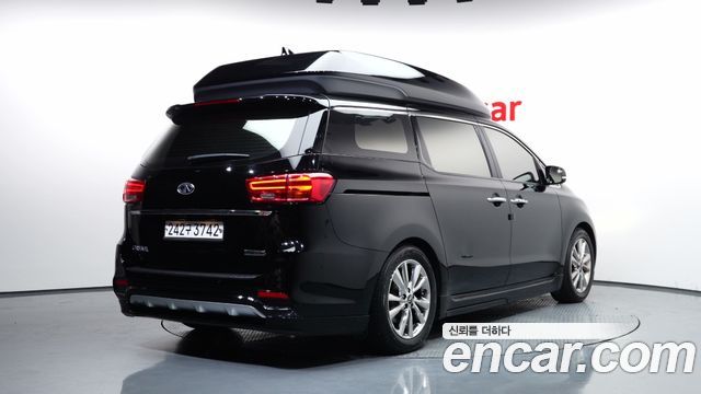 Kia Canival 2020 — photo 2