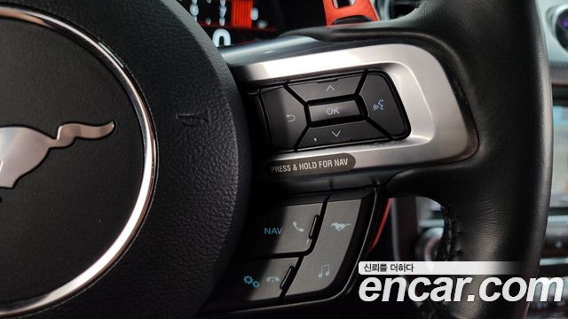 Ford Mustang 2020 — photo 17