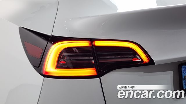Tesla Model Y 2021 — photo 9