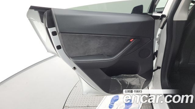 Tesla Model Y 2021 — photo 15