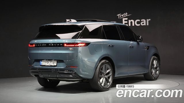 Land Rover Range Rover Sport 2023 — photo 2