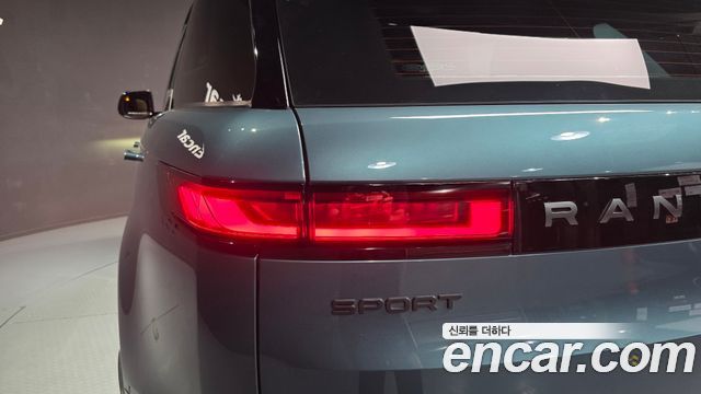 Land Rover Range Rover Sport 2023 — photo 9
