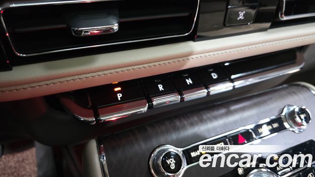 Lincoln Aviator 2022 — photo 12