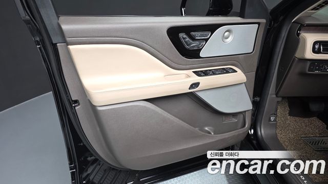 Lincoln Aviator 2022 — photo 14