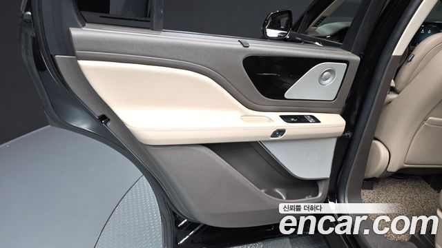 Lincoln Aviator 2022 — photo 15