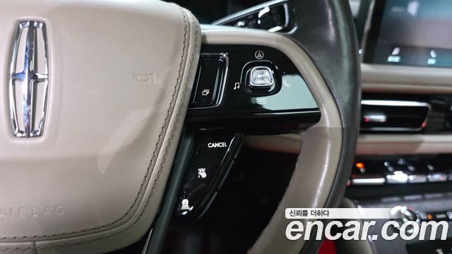 Lincoln Aviator 2022 — photo 32