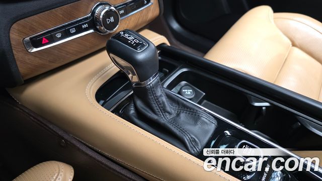 Volvo XC90 2020 — photo 9